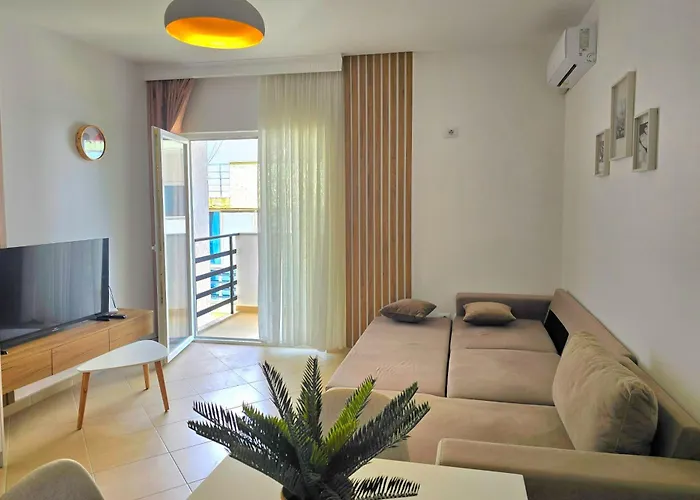 Happy Qerret Golem (Tirana)