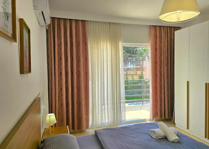 Happy Qerret * Golem (Tirana)